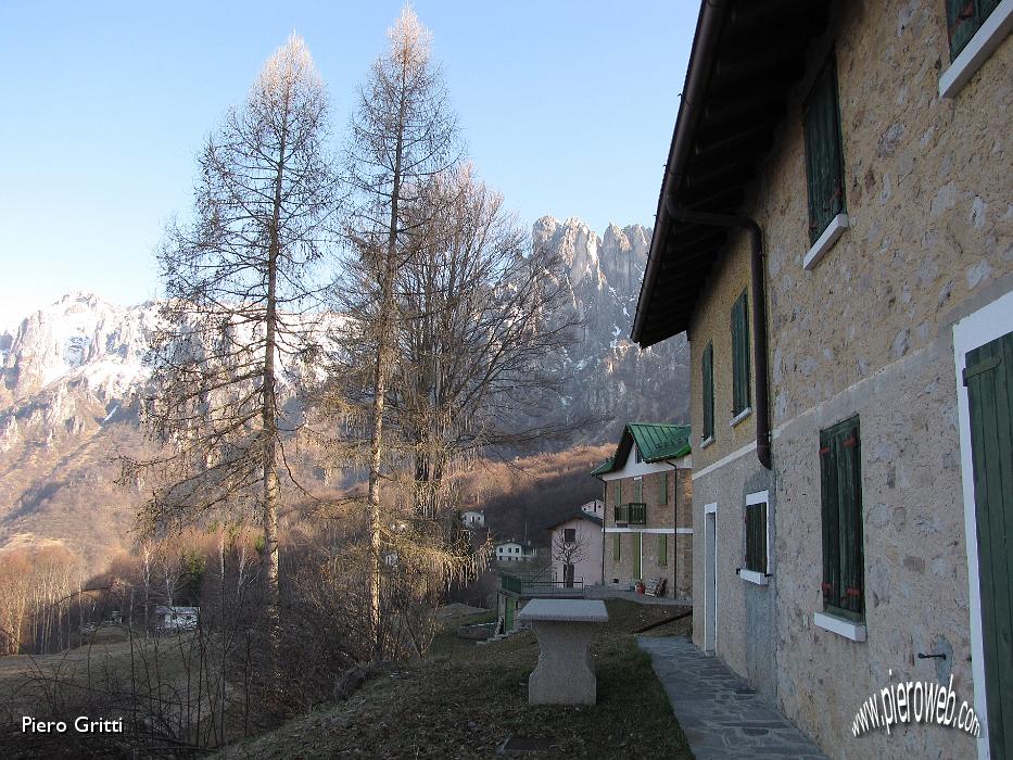 05 Ecco le pendici della Grignetta.jpg